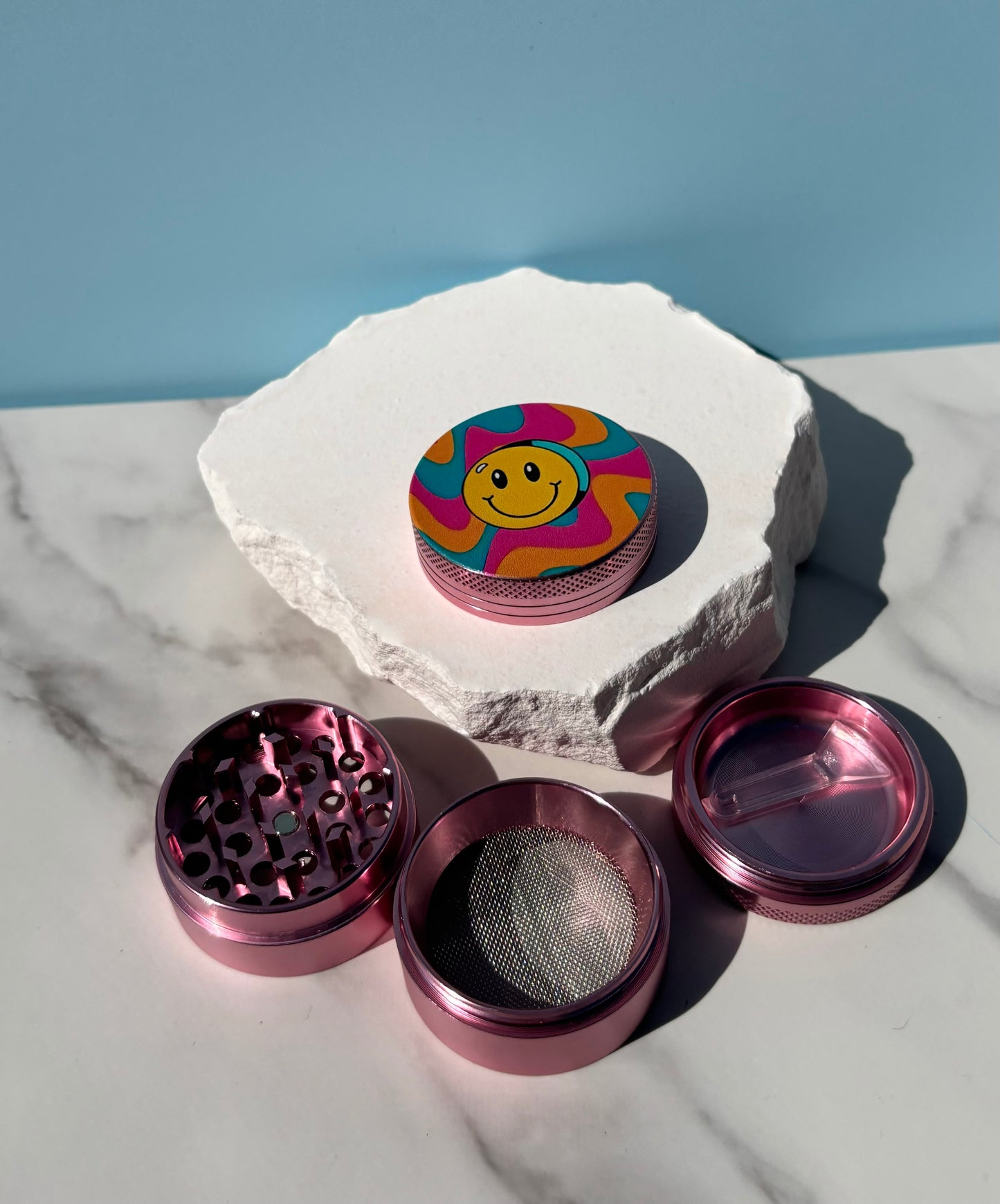 Mini smiley grinder