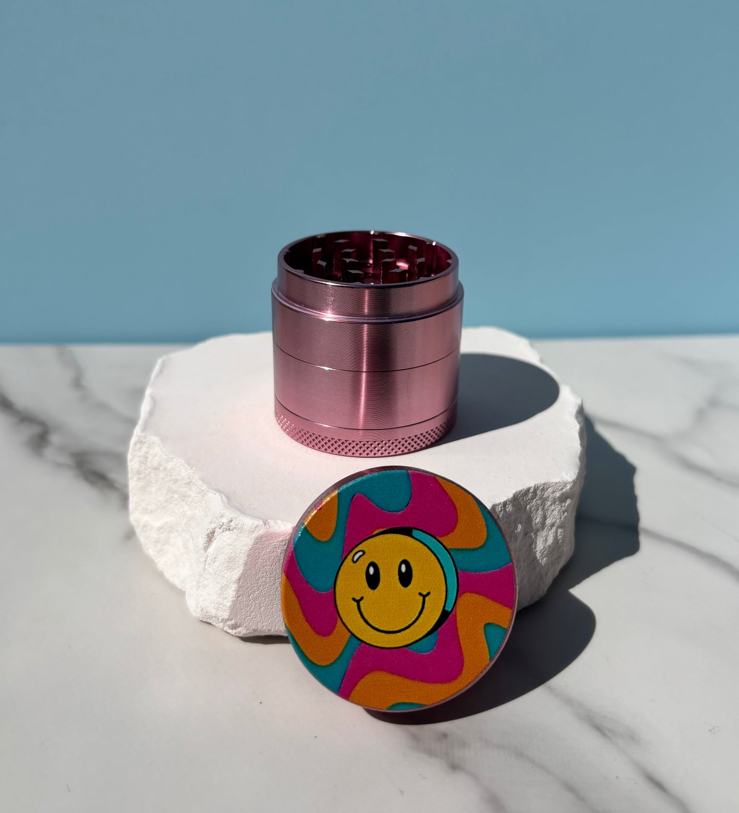 Mini smiley grinder